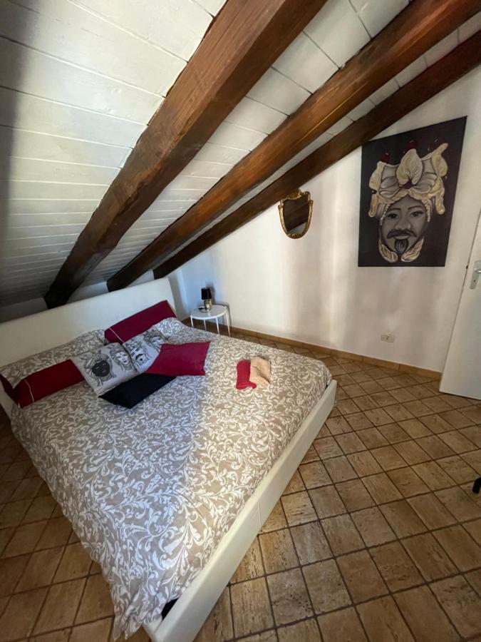 La Mansarda Dei Mori Apartment Catania Bagian luar foto